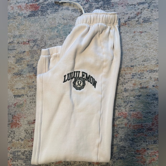 lululemon athletica Pants - lululemon scuba jogger *graphic